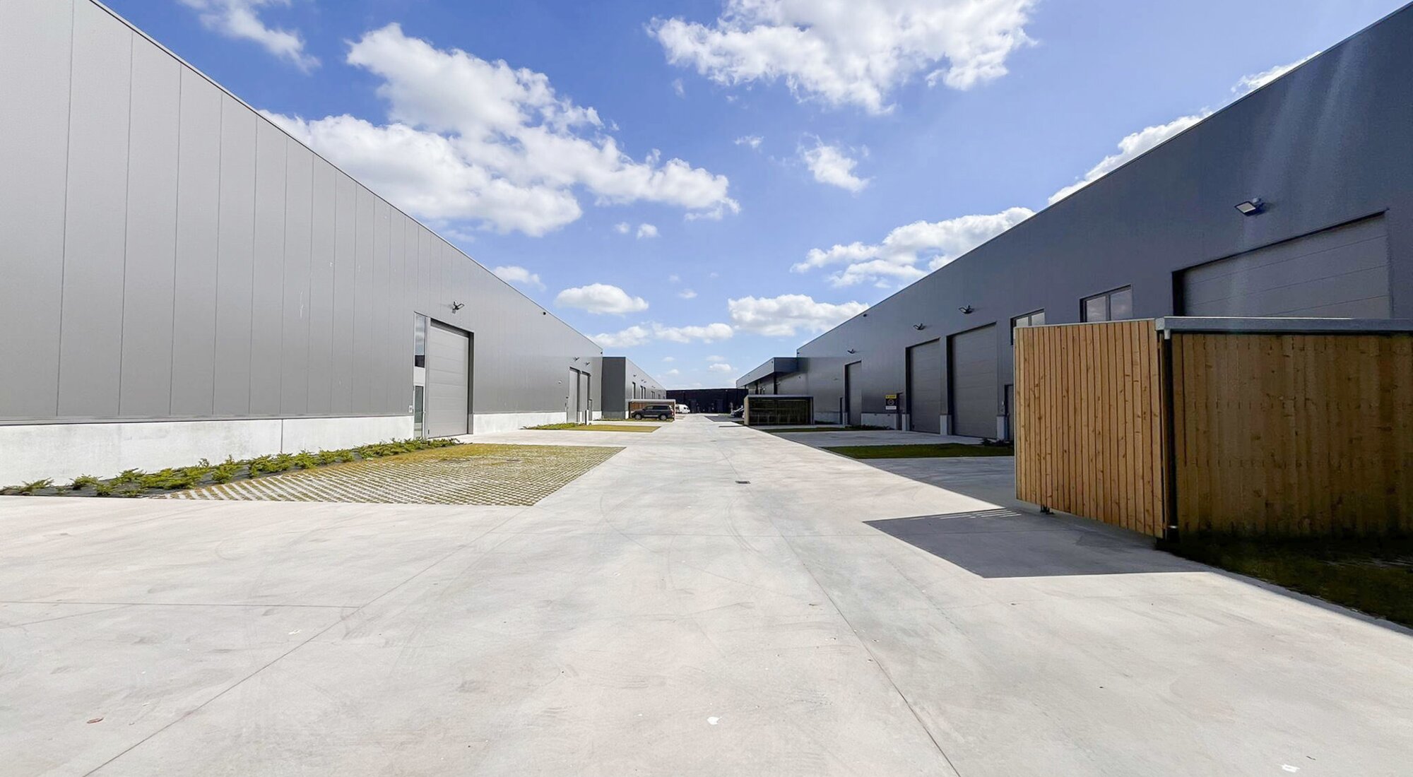 Nieuwbouw instapklare KMO-unit op strategische ligging 