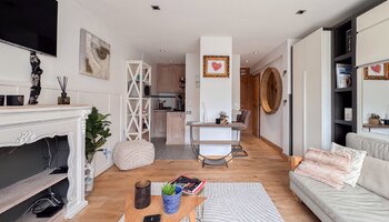 Studio aux finitions soignées avec vue dégagée, idéalement situé dans la Zoutelaan