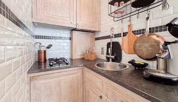 Studio aux finitions soignées avec vue dégagée, idéalement situé dans la Zoutelaan