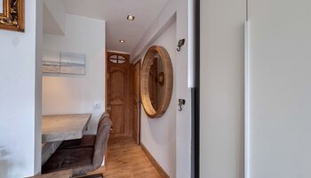 Studio aux finitions soignées avec vue dégagée, idéalement situé dans la Zoutelaan