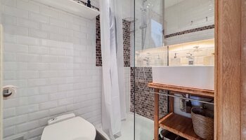 Studio aux finitions soignées avec vue dégagée, idéalement situé dans la Zoutelaan