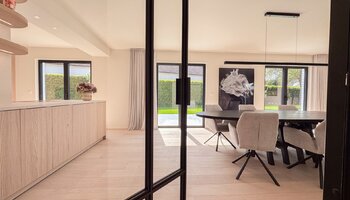 Subliem afgewerkte alleenstaande villa met 4SK op een uniek ruim perceel te Knokke