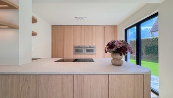 Subliem afgewerkte alleenstaande villa met 4SK op een uniek ruim perceel te Knokke