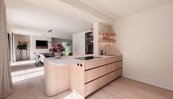 Subliem afgewerkte alleenstaande villa met 4SK op een uniek ruim perceel te Knokke