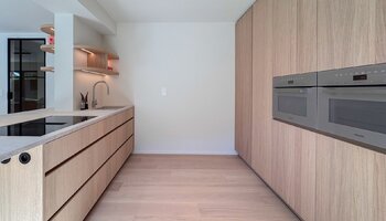 Subliem afgewerkte alleenstaande villa met 4SK op een uniek ruim perceel te Knokke