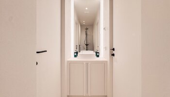 Subliem afgewerkte alleenstaande villa met 4SK op een uniek ruim perceel te Knokke