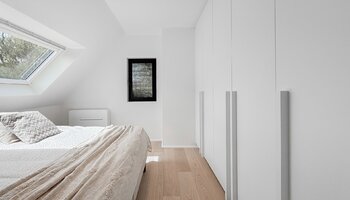 Subliem afgewerkte alleenstaande villa met 4SK op een uniek ruim perceel te Knokke