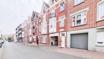 Maison à rénover avec garage intégré, située à proximité du lac de Zegem