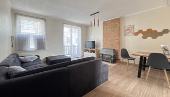 Maison à rénover avec garage intégré, située à proximité du lac de Zegem