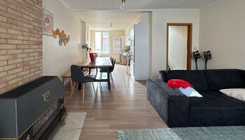 Maison à rénover avec garage intégré, située à proximité du lac de Zegem