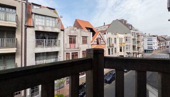 Maison à rénover avec garage intégré, située à proximité du lac de Zegem