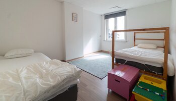 Maison à rénover avec garage intégré, située à proximité du lac de Zegem