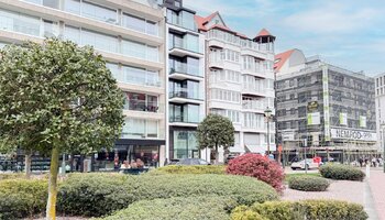 Appartement neuf unique de 2 chambres avec vue sur la place Driehoeksplein, dans le quartier du Zoute