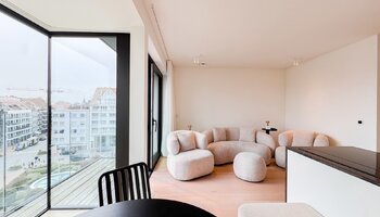 Appartement neuf unique de 2 chambres avec vue sur la place Driehoeksplein, dans le quartier du Zoute