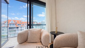 Appartement neuf unique de 2 chambres avec vue sur la place Driehoeksplein, dans le quartier du Zoute