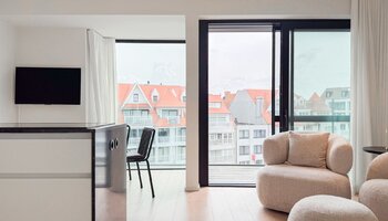 Appartement neuf unique de 2 chambres avec vue sur la place Driehoeksplein, dans le quartier du Zoute