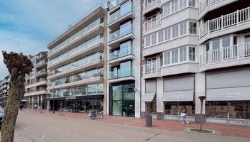 Appartement neuf unique de 2 chambres avec vue sur la place Driehoeksplein, dans le quartier du Zoute