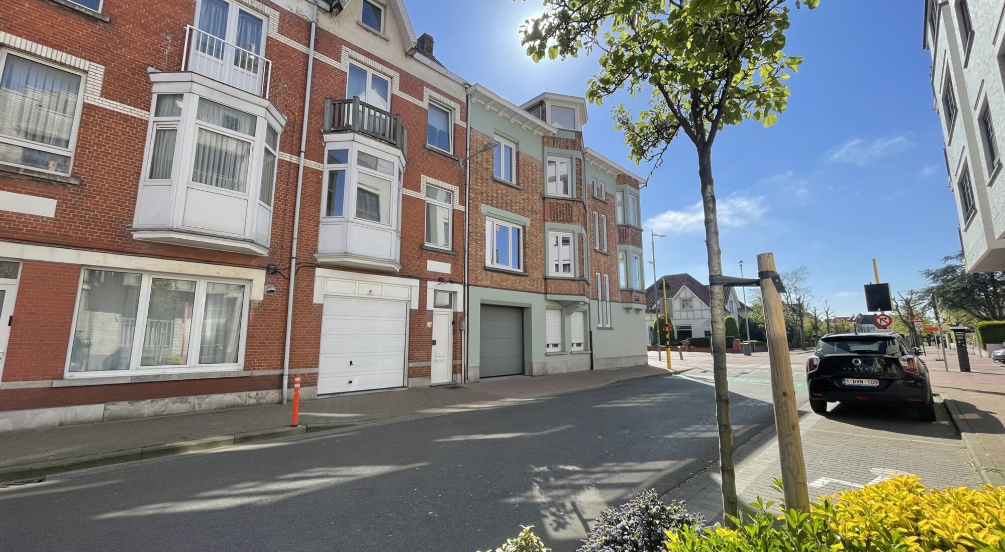 Maison à rénover avec garage intégré, située à proximité du lac de Zegem