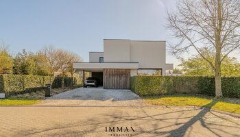 Moderne villa in groene omgeving