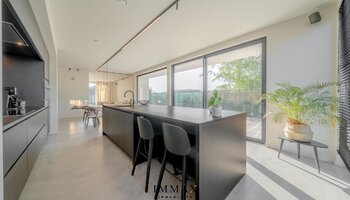 Moderne villa in groene omgeving