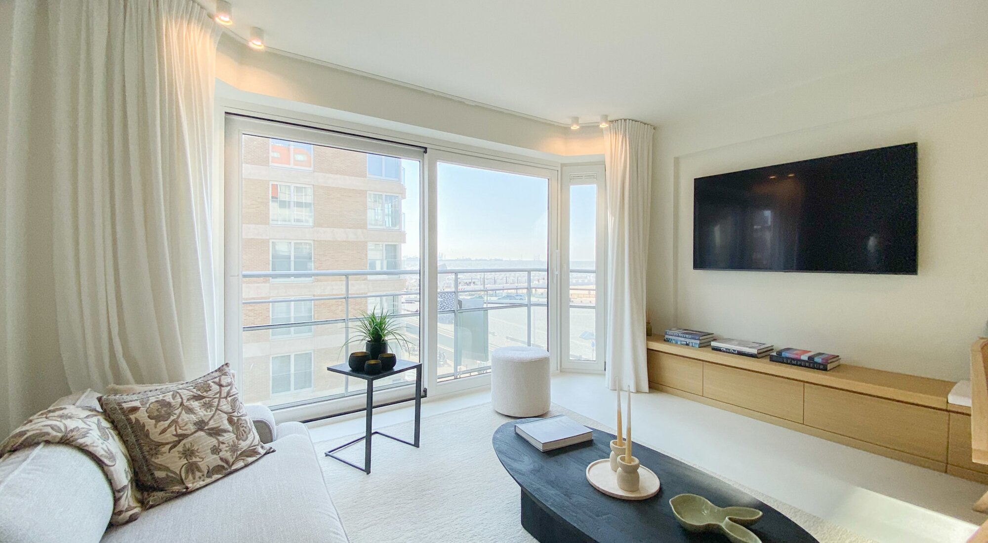 Magnifique appartement 2 pièces sur la place Rubens avec vue sur la mer