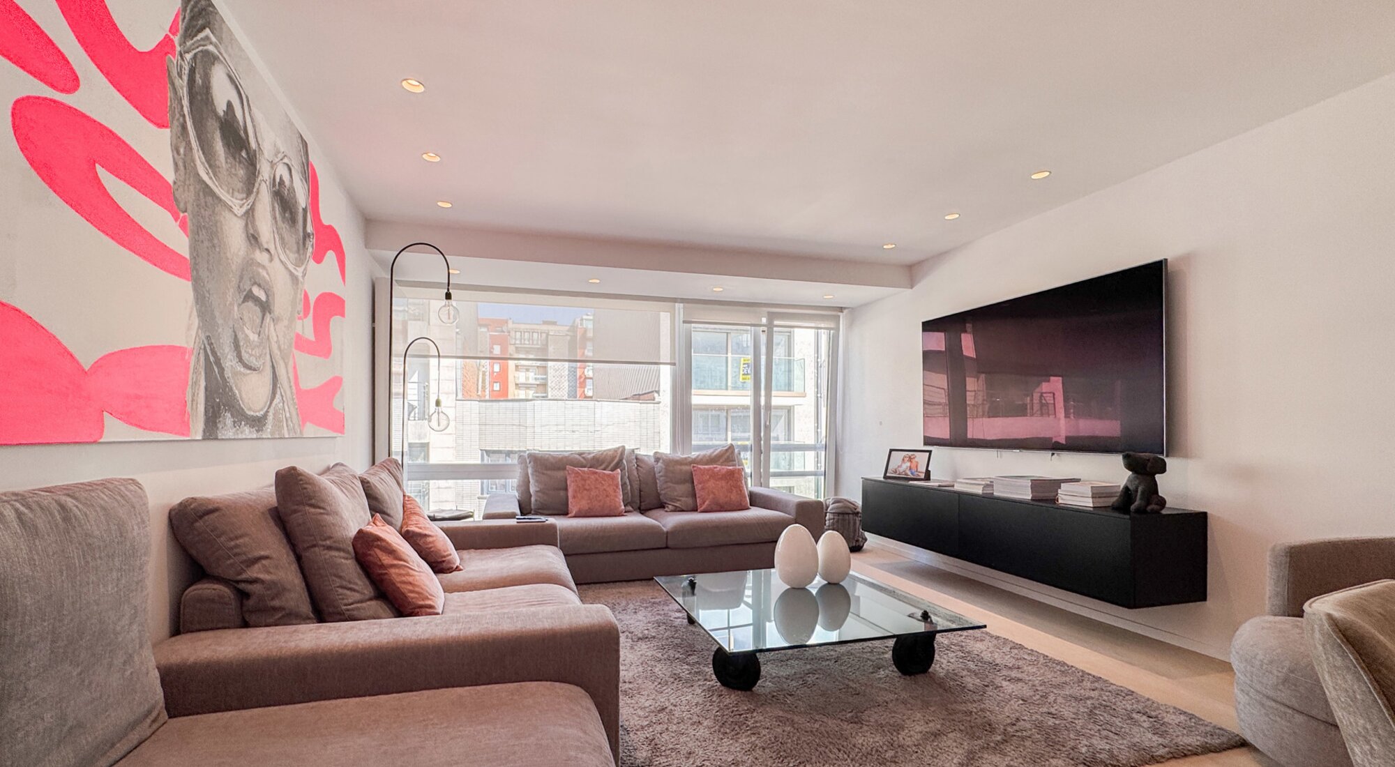 Magnifique appartement de 3 chambres superbement rénové, situé près de la place Lichttorenplein et de la plage