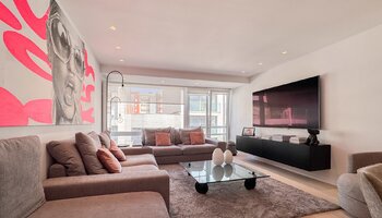 Magnifique appartement de 3 chambres superbement rénové, situé près de la place Lichttorenplein et de la plage