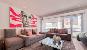 Magnifique appartement de 3 chambres superbement rénové, situé près de la place Lichttorenplein et de la plage