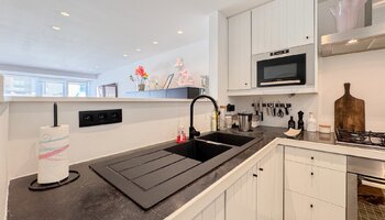 Magnifique appartement de 3 chambres superbement rénové, situé près de la place Lichttorenplein et de la plage