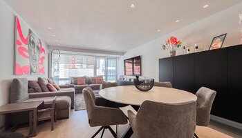 Magnifique appartement de 3 chambres superbement rénové, situé près de la place Lichttorenplein et de la plage