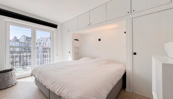 Magnifique appartement de 3 chambres superbement rénové, situé près de la place Lichttorenplein et de la plage