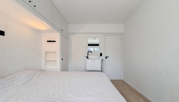 Magnifique appartement de 3 chambres superbement rénové, situé près de la place Lichttorenplein et de la plage