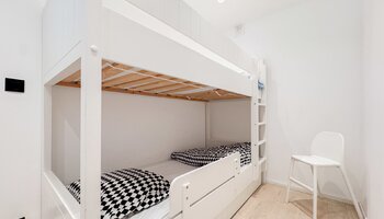 Magnifique appartement de 3 chambres superbement rénové, situé près de la place Lichttorenplein et de la plage