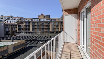 Magnifique appartement de 3 chambres superbement rénové, situé près de la place Lichttorenplein et de la plage