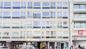 Magnifique appartement de 3 chambres superbement rénové, situé près de la place Lichttorenplein et de la plage