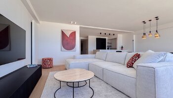 Ruim en luxueus gerenoveerd 3SLK-appartement op de Zeedijk in Heist