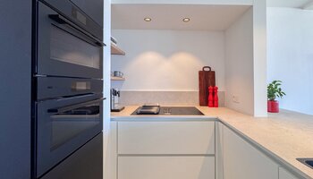 Ruim en luxueus gerenoveerd 3SLK-appartement op de Zeedijk in Heist
