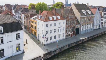 Karaktervolle opbrengsteigendom op toplocatie langs de Brugse reien