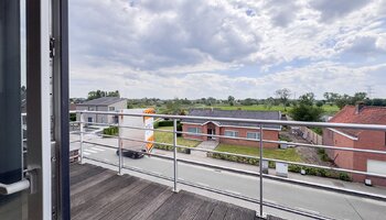Instapklaar appartement met 2 slaapkamers & inpandige garage