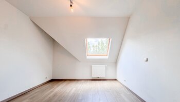 Instapklaar appartement met 2 slaapkamers & inpandige garage