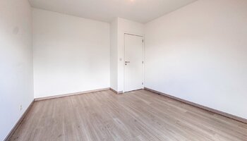 Instapklaar appartement met 2 slaapkamers & inpandige garage