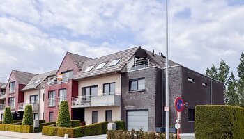 Instapklaar appartement met 2 slaapkamers & inpandige garage