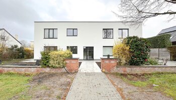 Appartement rénové avec un garage