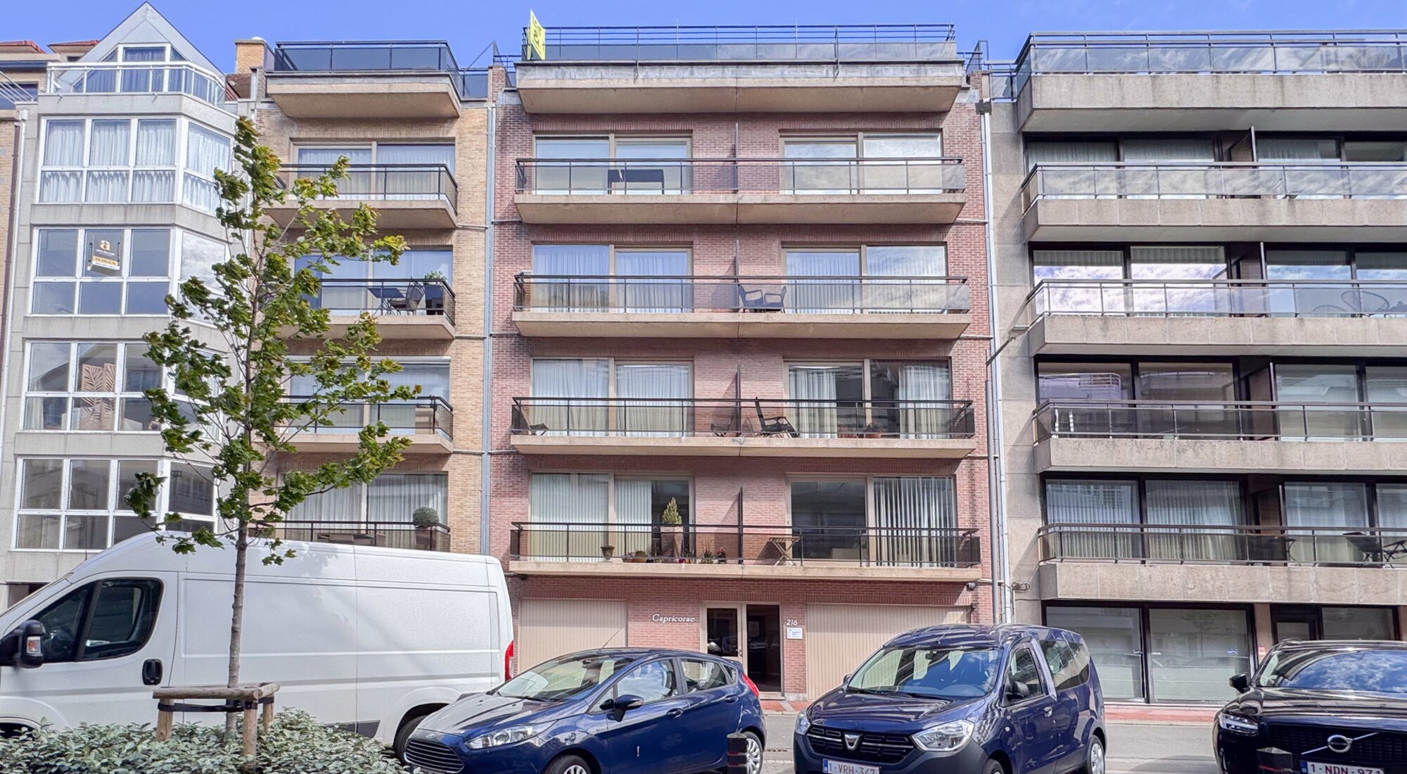 Spacieux appartement 2 pièces avec façade large près de la place Rubens