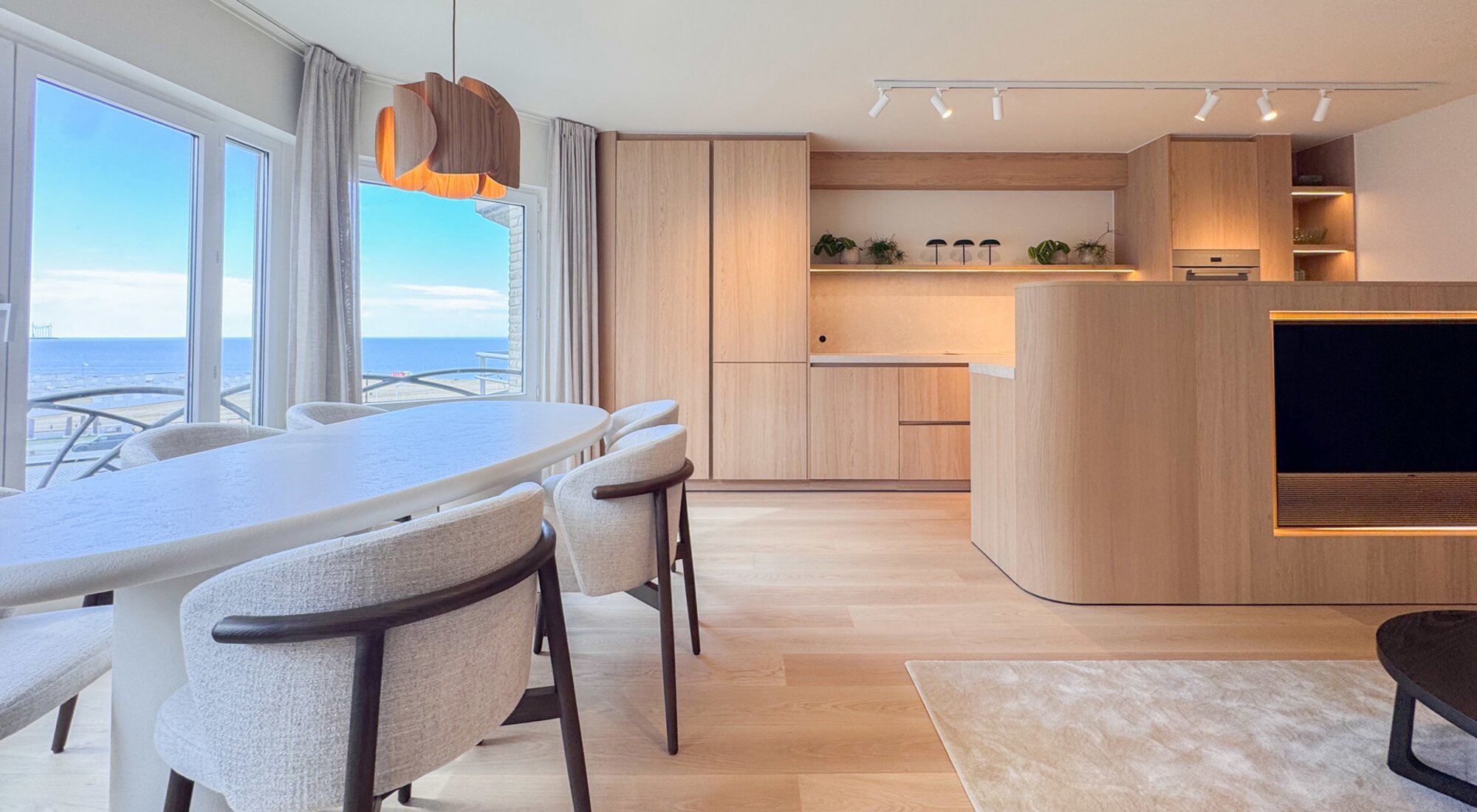 Appartement 3 pièces luxueusement rénové avec vue quasi frontale sur la mer, situé sur la place Rubens à Knokke