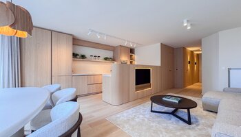 Luxueus gerenoveerd 3SLK-appartement met quasi frontaal zeezicht aan het Rubensplein in Knokke