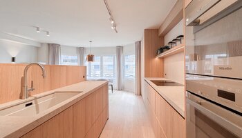 Luxueus gerenoveerd 3SLK-appartement met quasi frontaal zeezicht aan het Rubensplein in Knokke