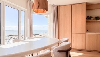 Luxueus gerenoveerd 3SLK-appartement met quasi frontaal zeezicht aan het Rubensplein in Knokke
