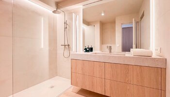 Luxueus gerenoveerd 3SLK-appartement met quasi frontaal zeezicht aan het Rubensplein in Knokke