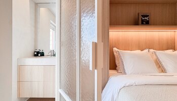 Luxueus gerenoveerd 3SLK-appartement met quasi frontaal zeezicht aan het Rubensplein in Knokke